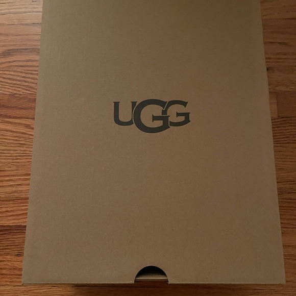 🐪 NEW WITH TAGS 🐪 Uggs Classic Ultra Mini size US 9 - Picture 5 of 13